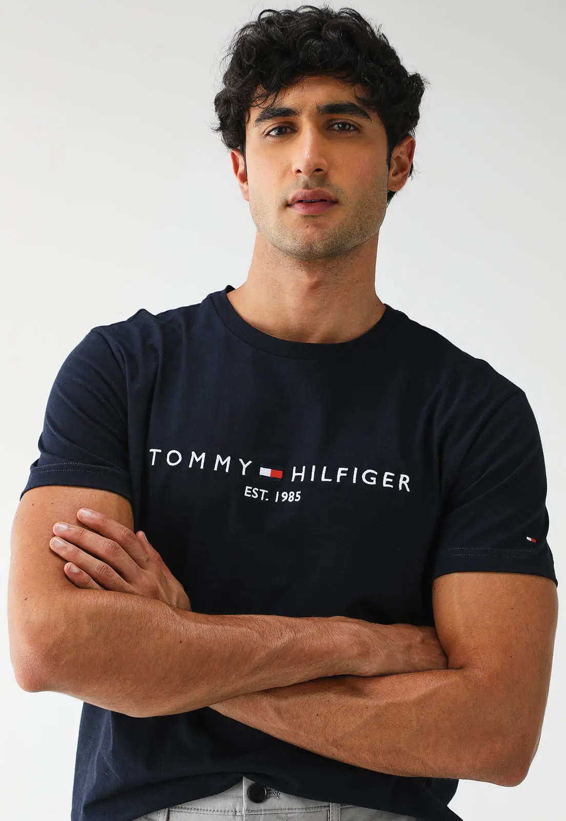 Camiseta Tommy Hilfiger Reta Logo Azul-Marinho - Preto